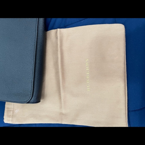 Burberry small Loxley crossbody - Picture 10 of 12
